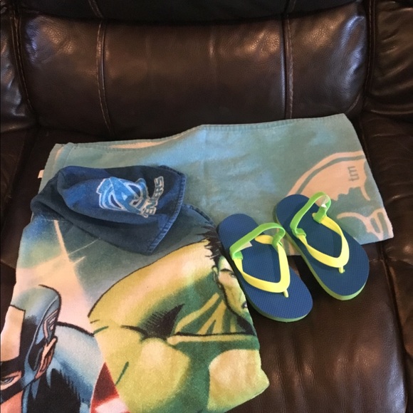 Hooded towel set 👀 - Picture 3 of 3